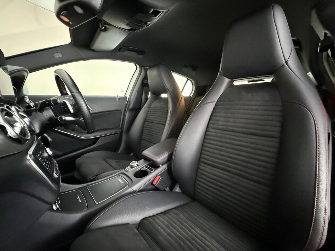 Mercedes-Benz GLA thumbnail Seat Front Passenger