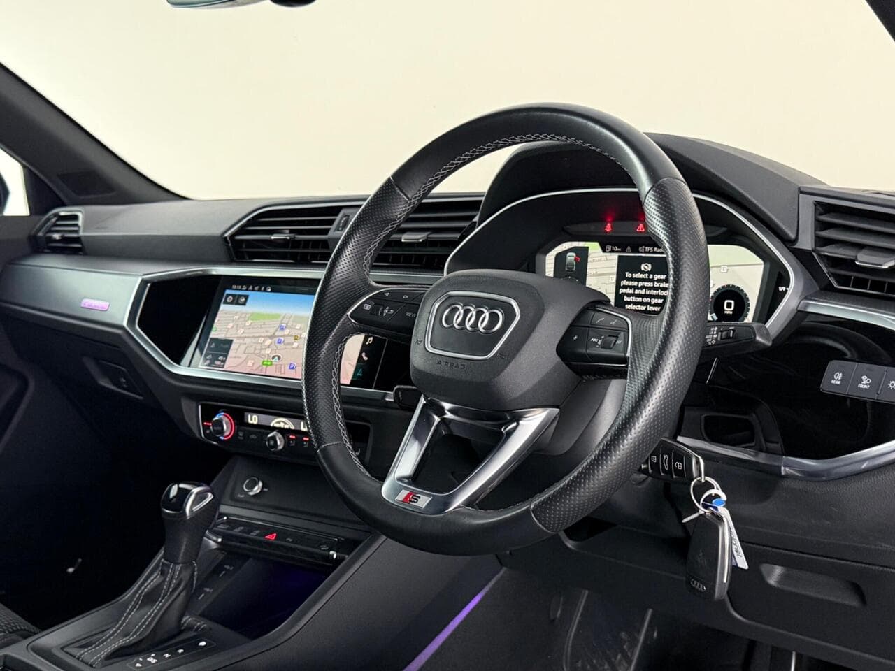 Audi Q3 thumbnail Interior Front
