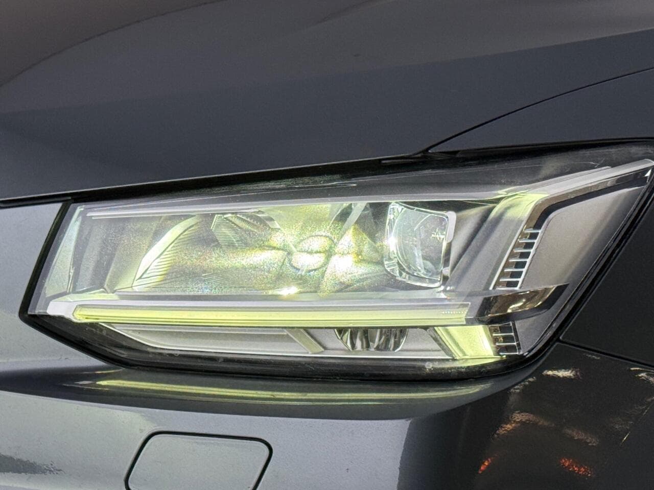 Audi Q2 thumbnail Lights Front
