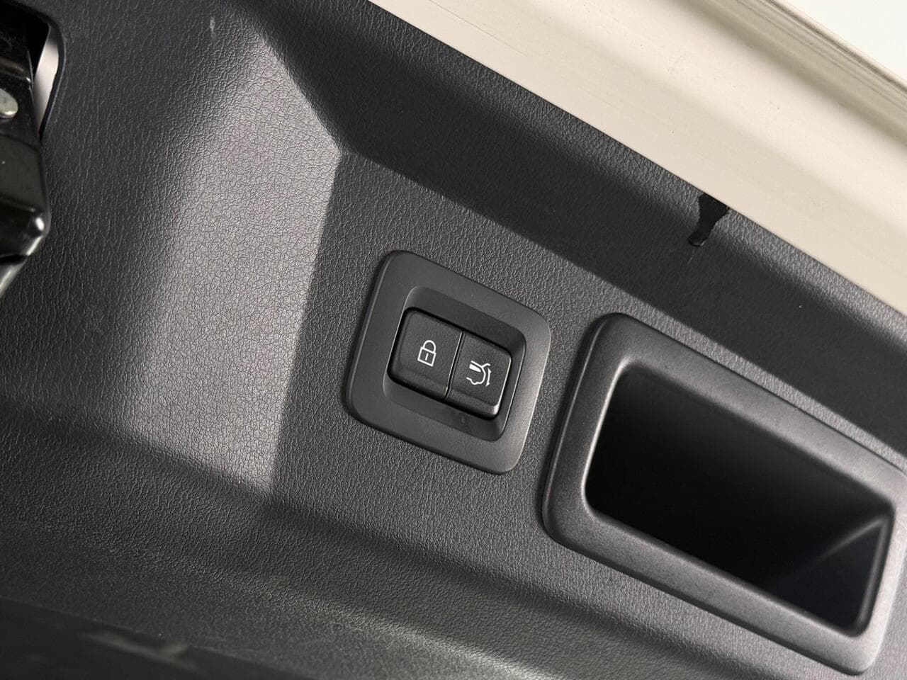 Mazda CX-60 thumbnail Misc Controls