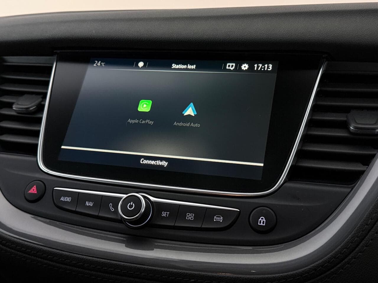 Vauxhall Grandland X thumbnail Infotainment System