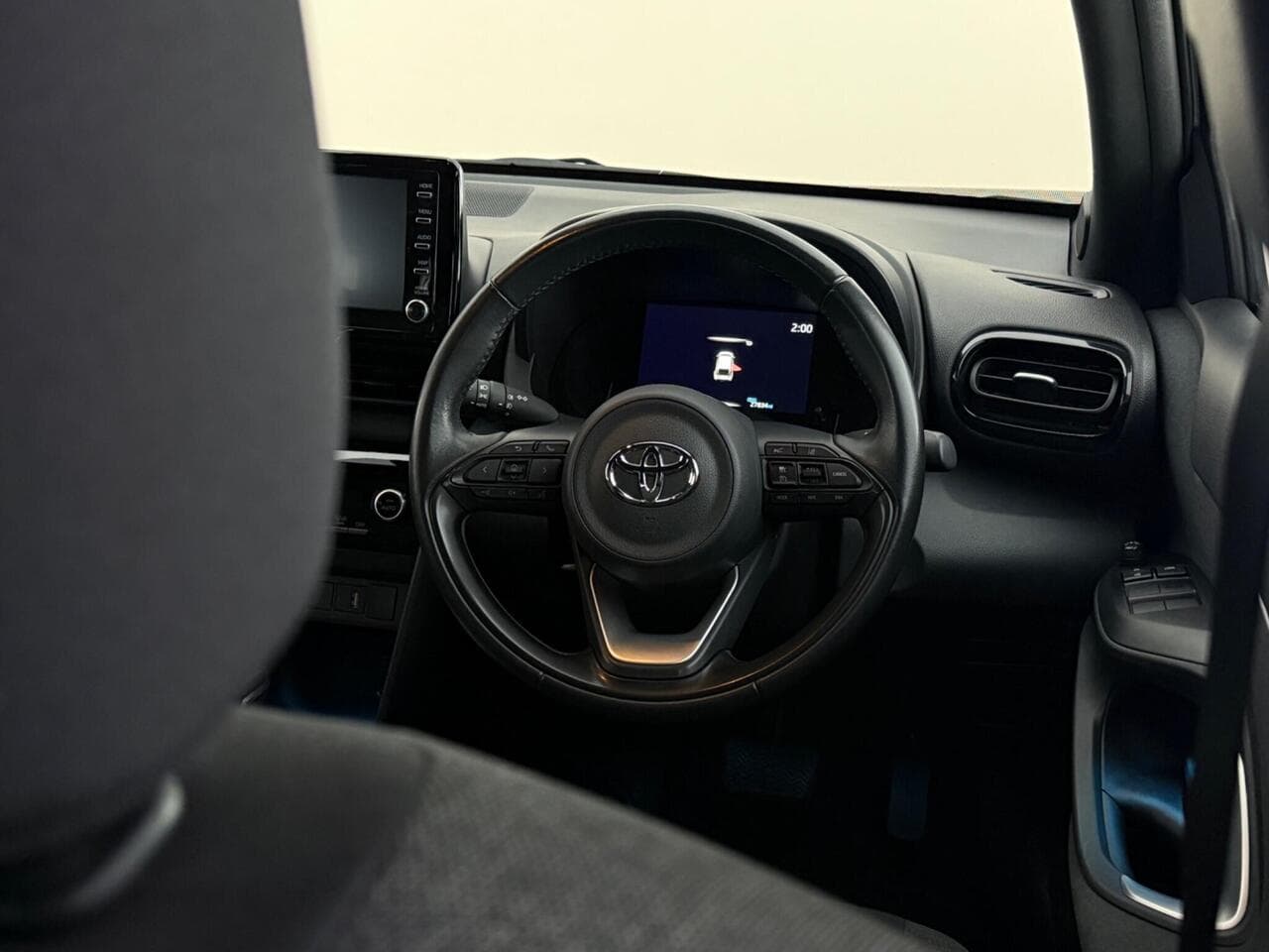 Toyota Yaris Cross thumbnail Misc Controls