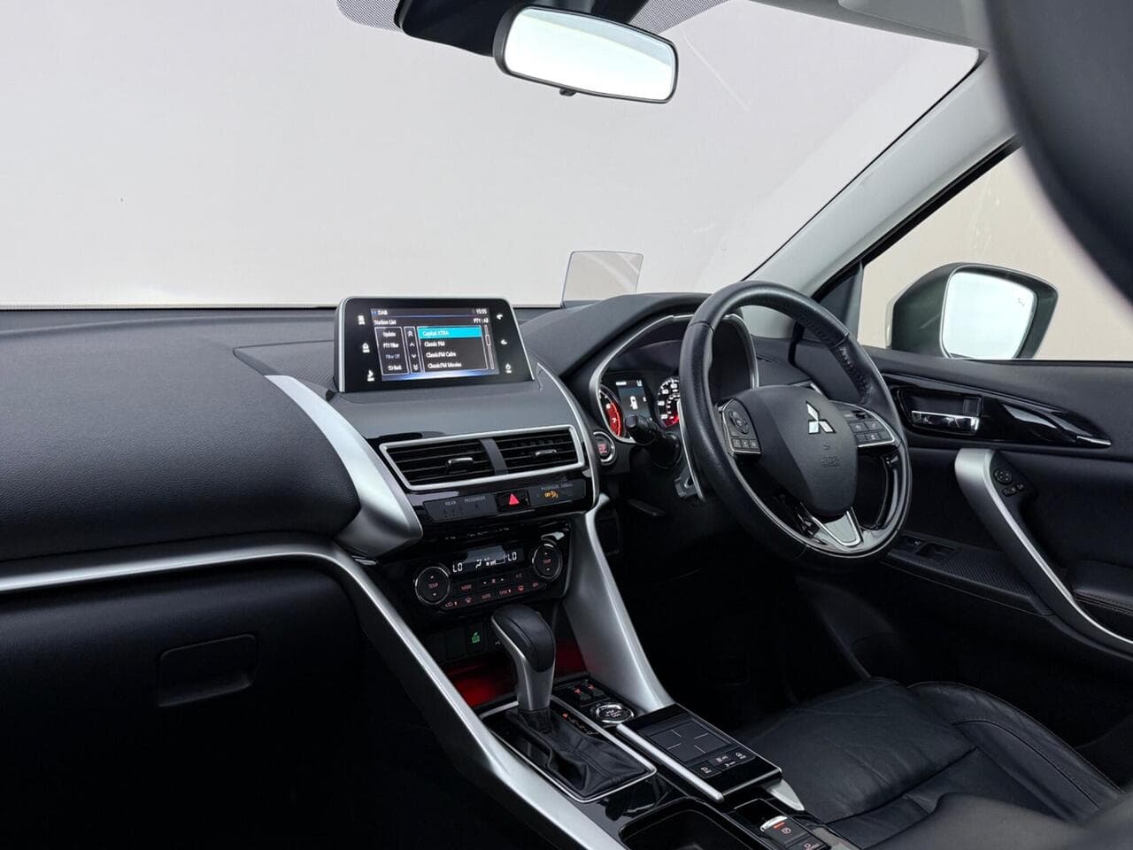 Mitsubishi Eclipse Cross thumbnail Interior Front
