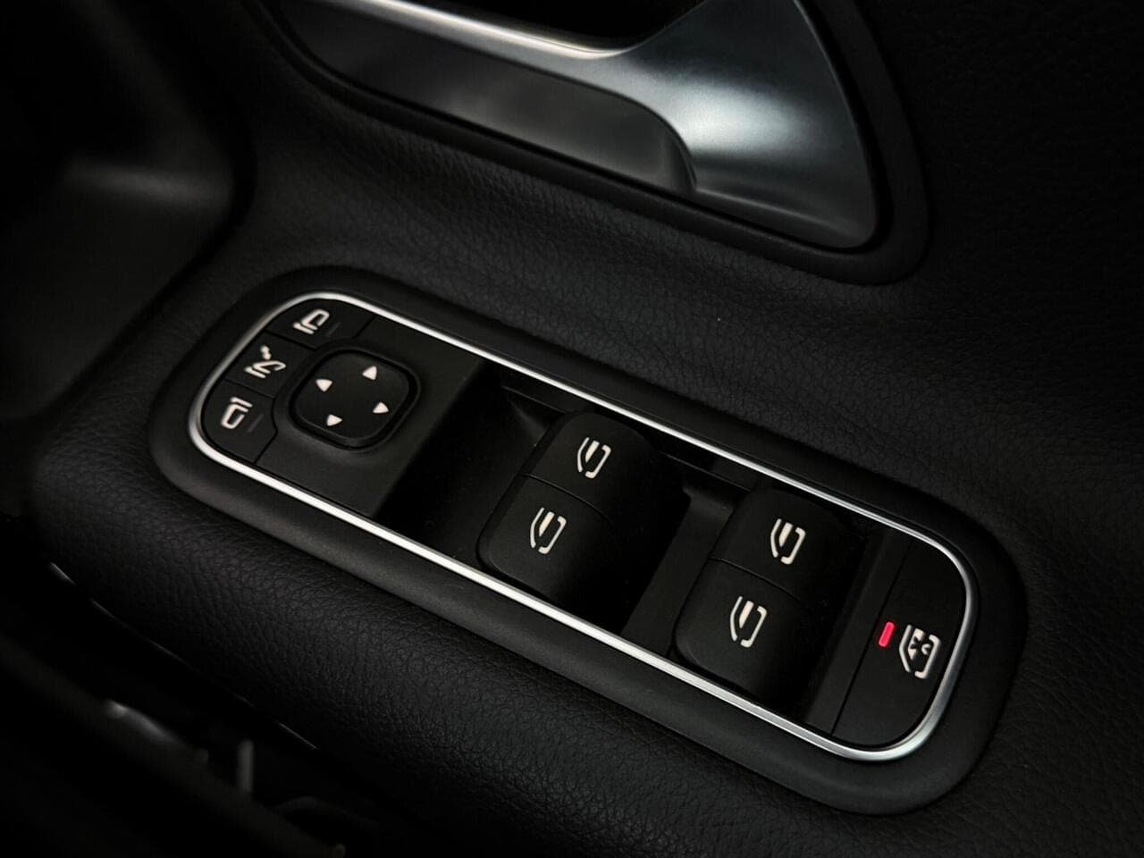 Mercedes-Benz A Class thumbnail Misc Controls
