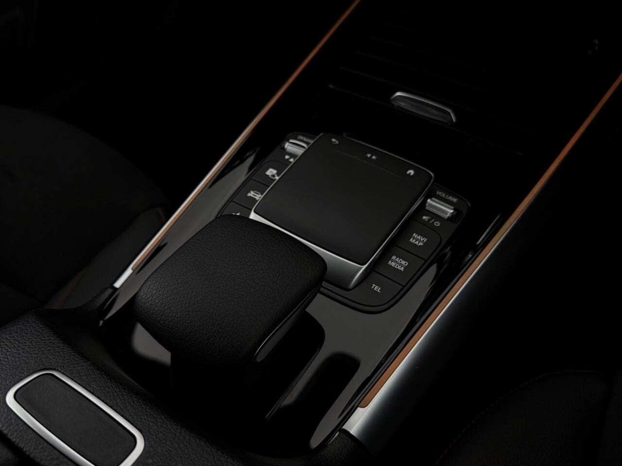 Mercedes-Benz GLA thumbnail Misc Controls