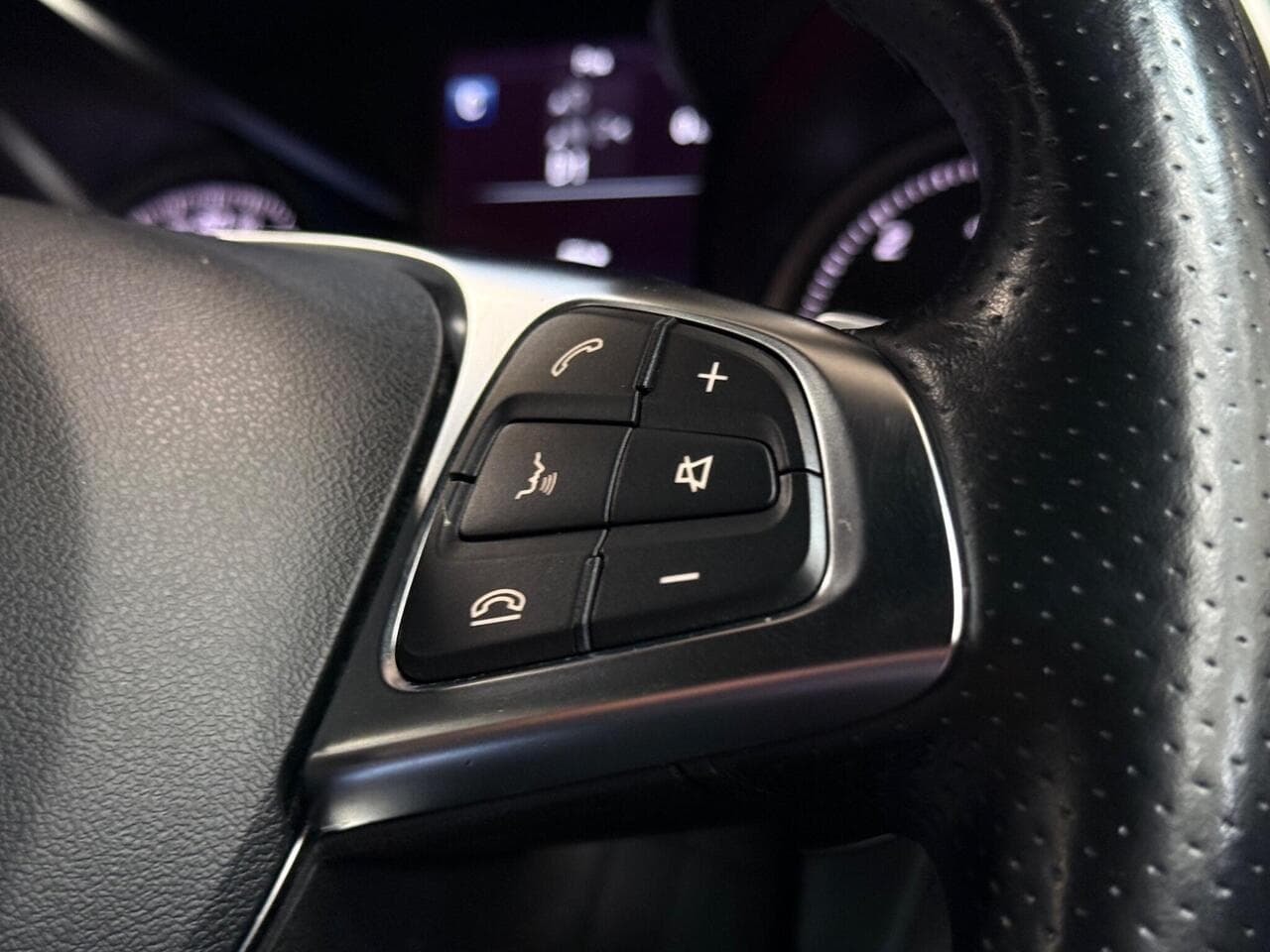 Mercedes-Benz GLC thumbnail Misc Controls