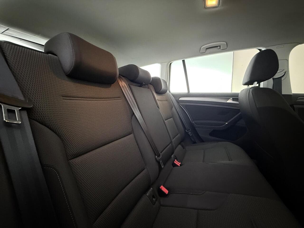 Volkswagen Golf thumbnail Seats Rear