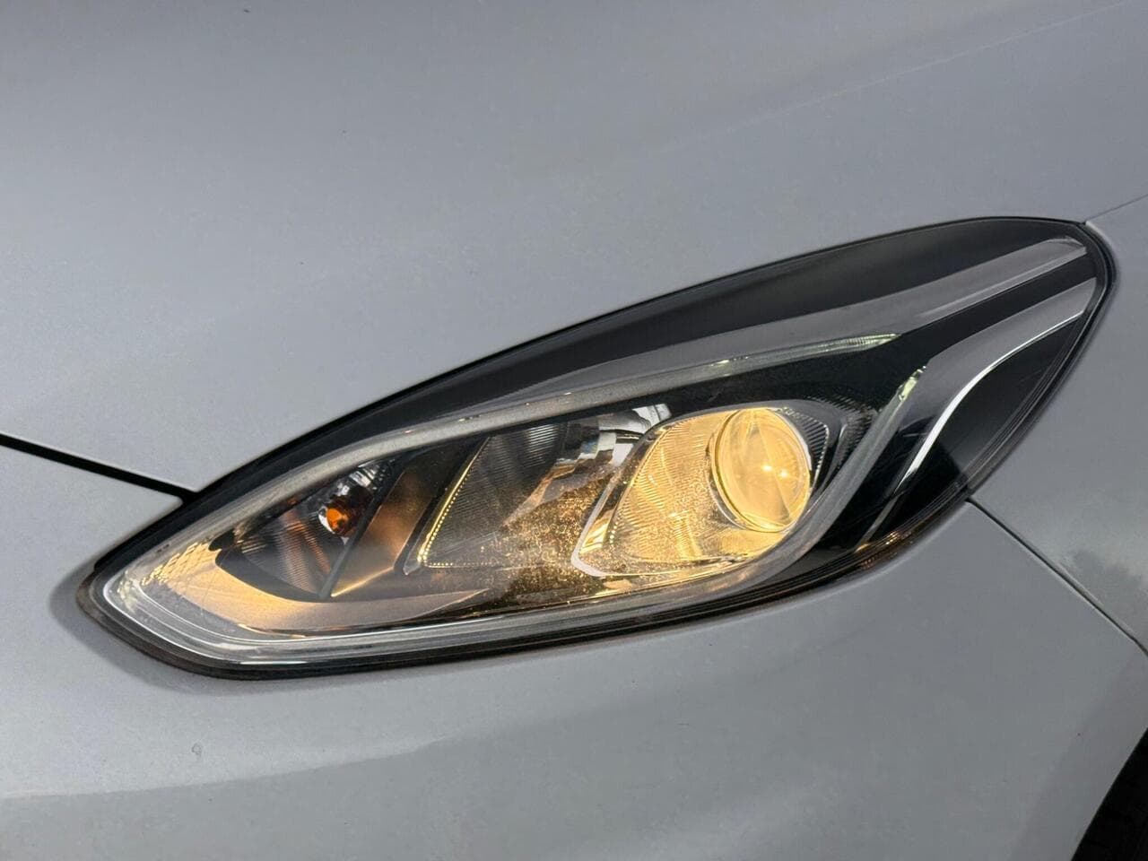 Ford Fiesta thumbnail Lights Front