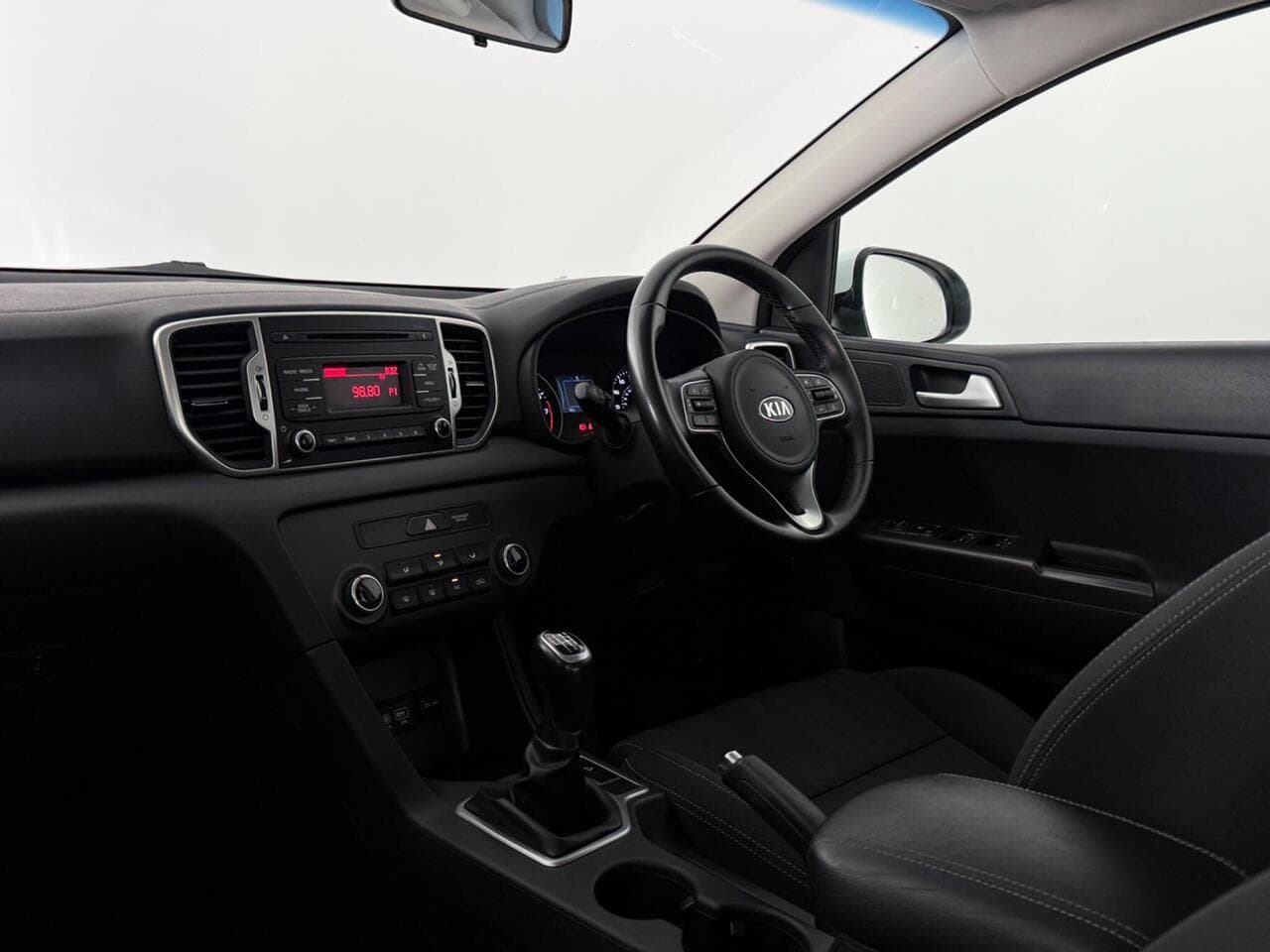 Kia Sportage thumbnail Interior Front
