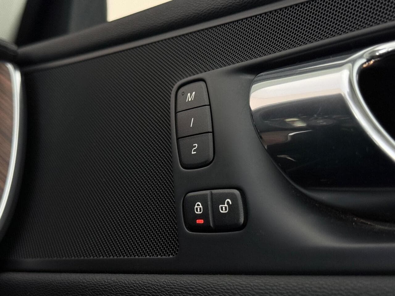 Volvo XC60 thumbnail Misc Controls