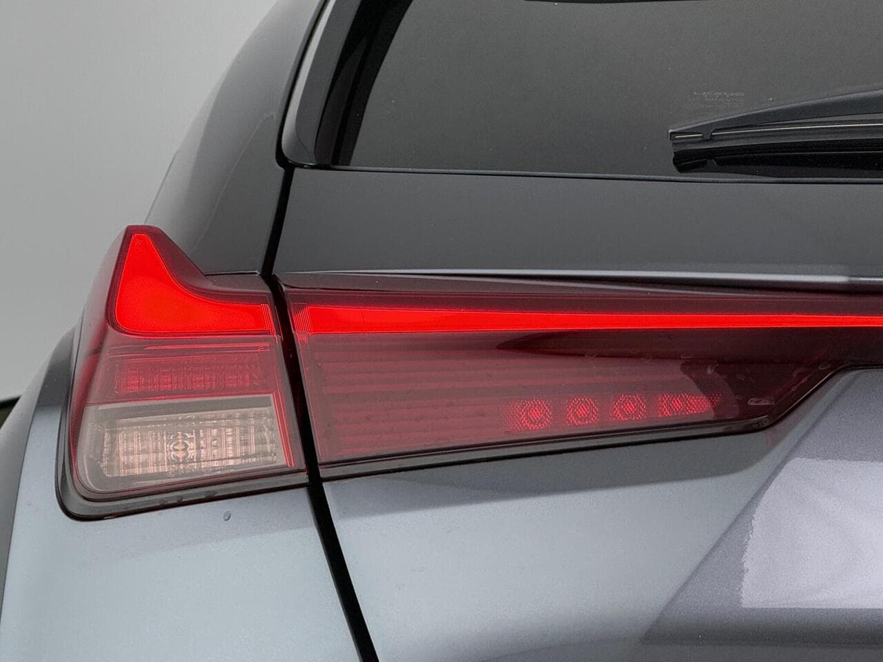 Lexus UX thumbnail Lights Rear