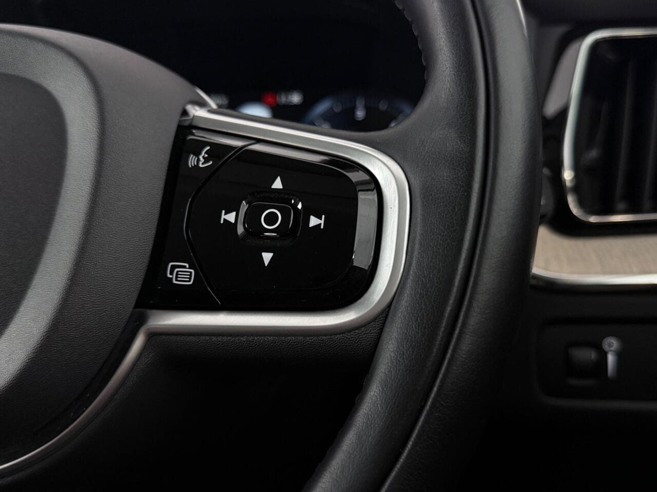 Volvo XC60 thumbnail Misc Controls