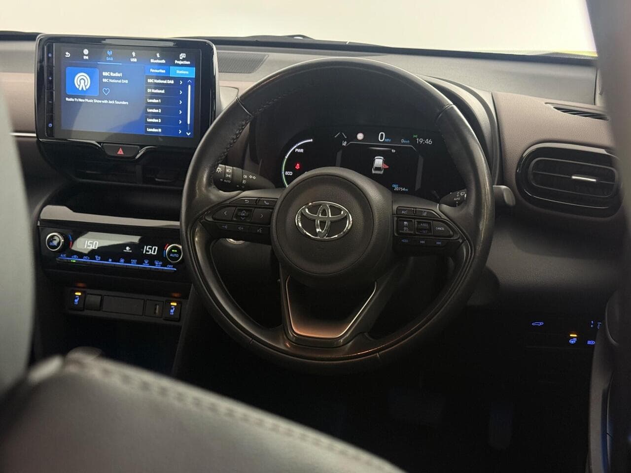 Toyota Yaris Cross thumbnail Steering Wheel