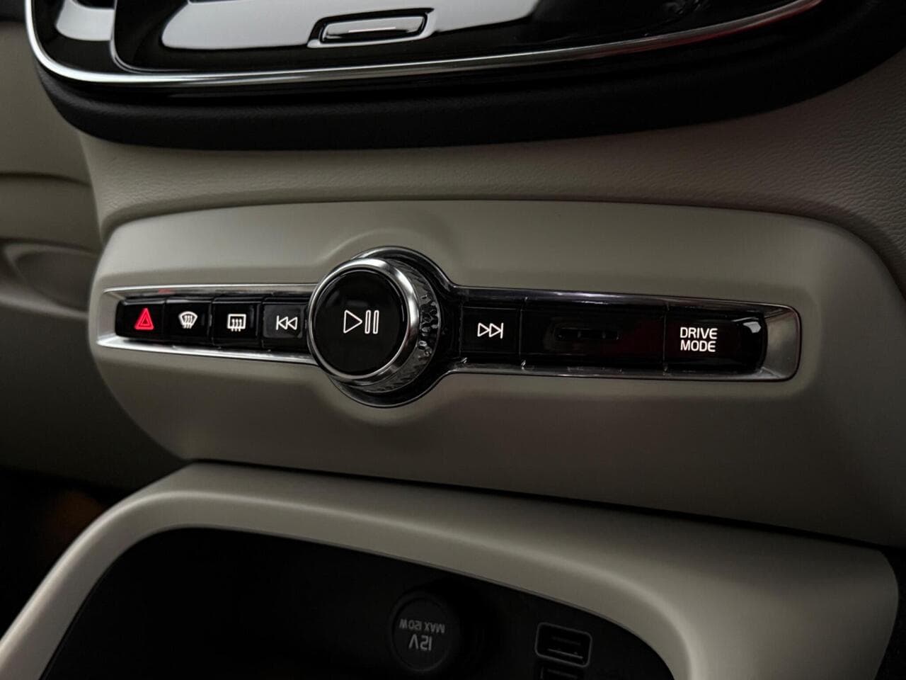Volvo XC40 thumbnail Misc Controls