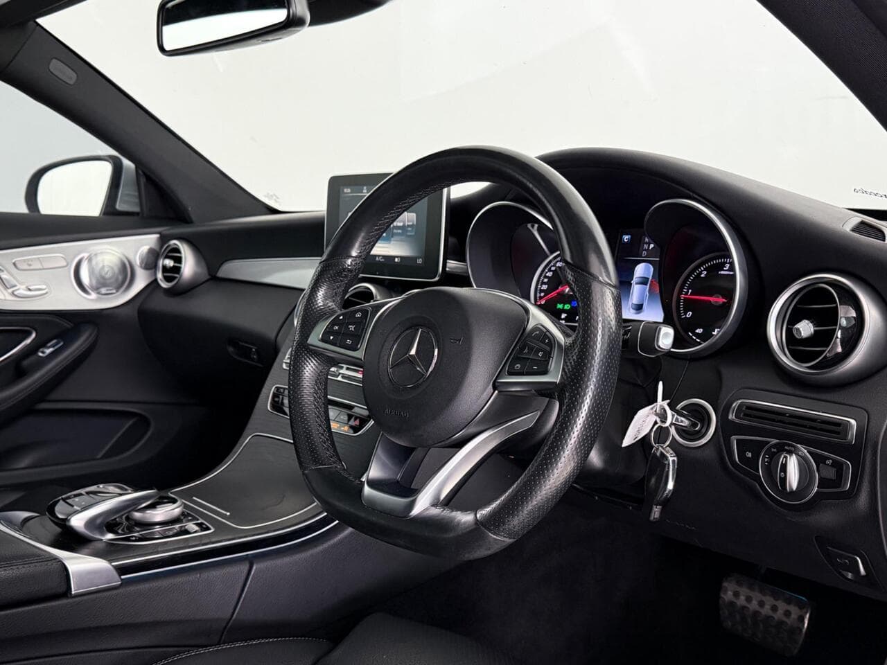 Mercedes-Benz C Class thumbnail Interior Front