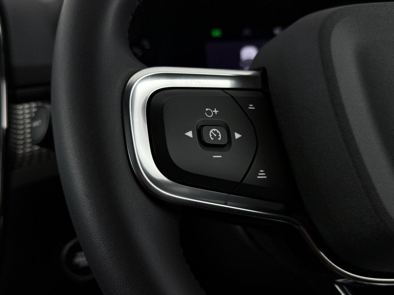 Volvo XC40 thumbnail Misc Controls
