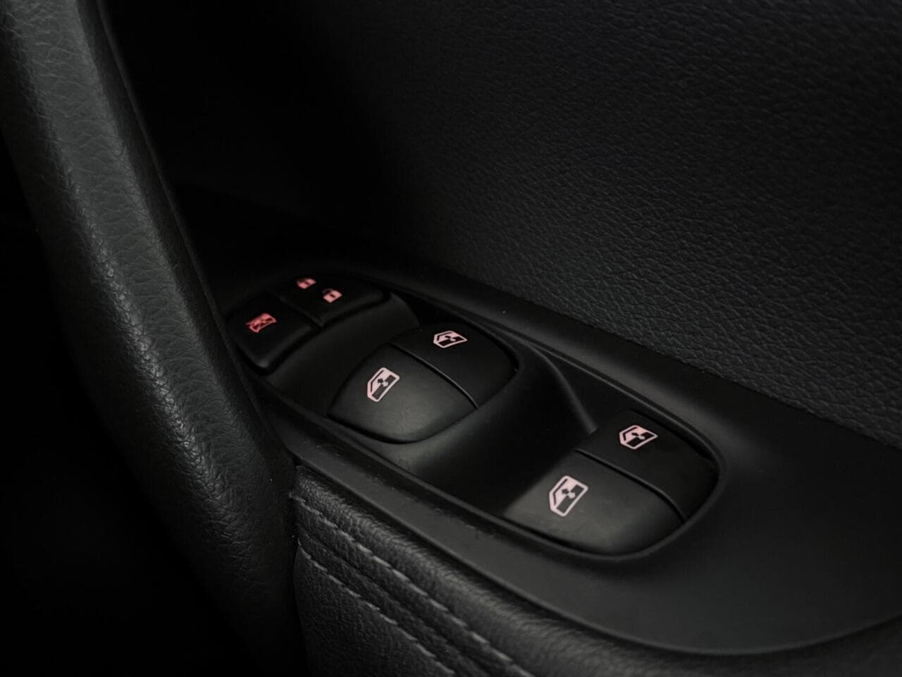Nissan Qashqai thumbnail Misc Controls