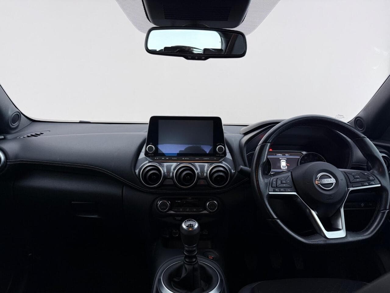 Nissan Juke thumbnail Interior Front
