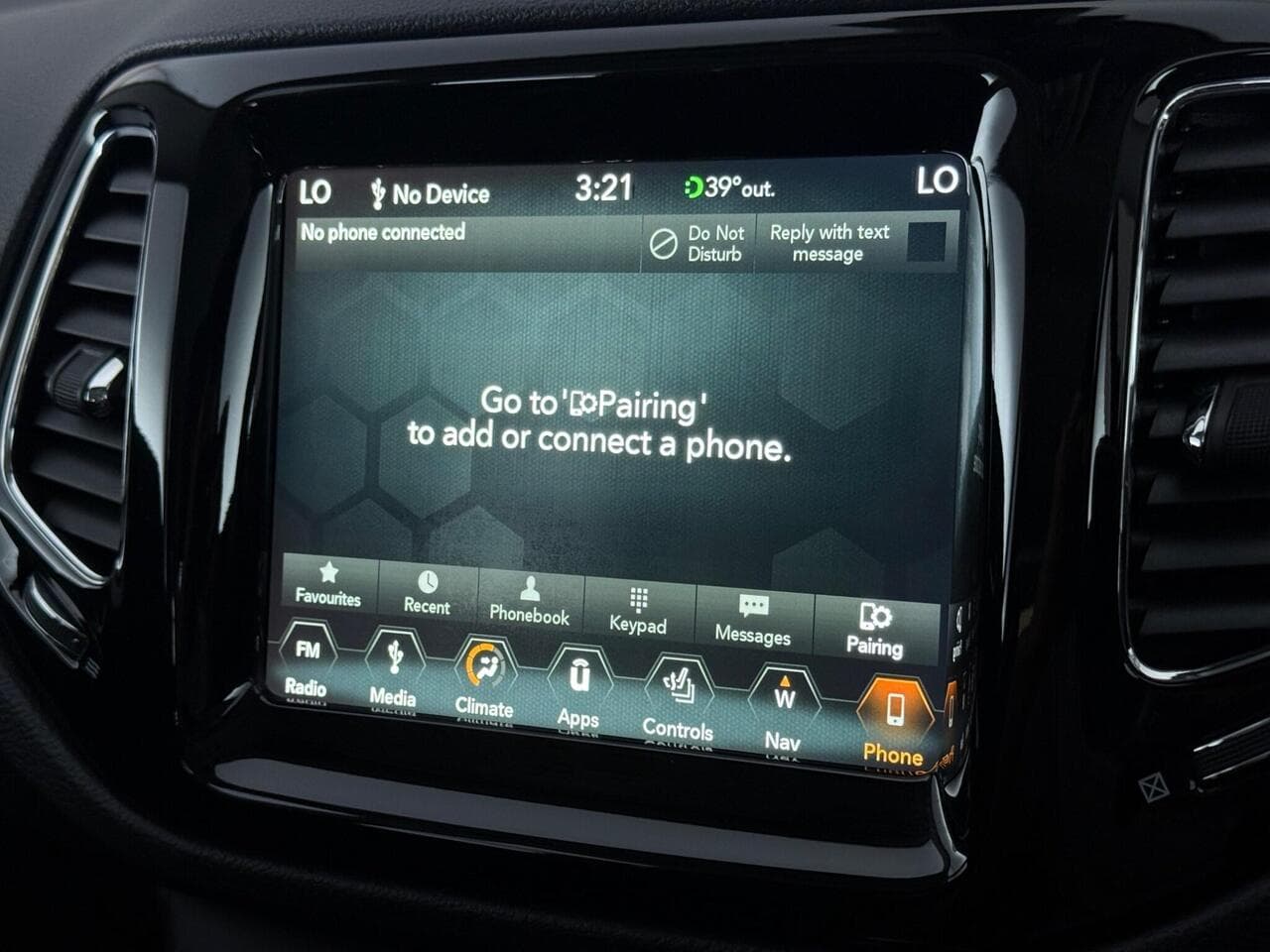 Jeep Compass thumbnail Infotainment System