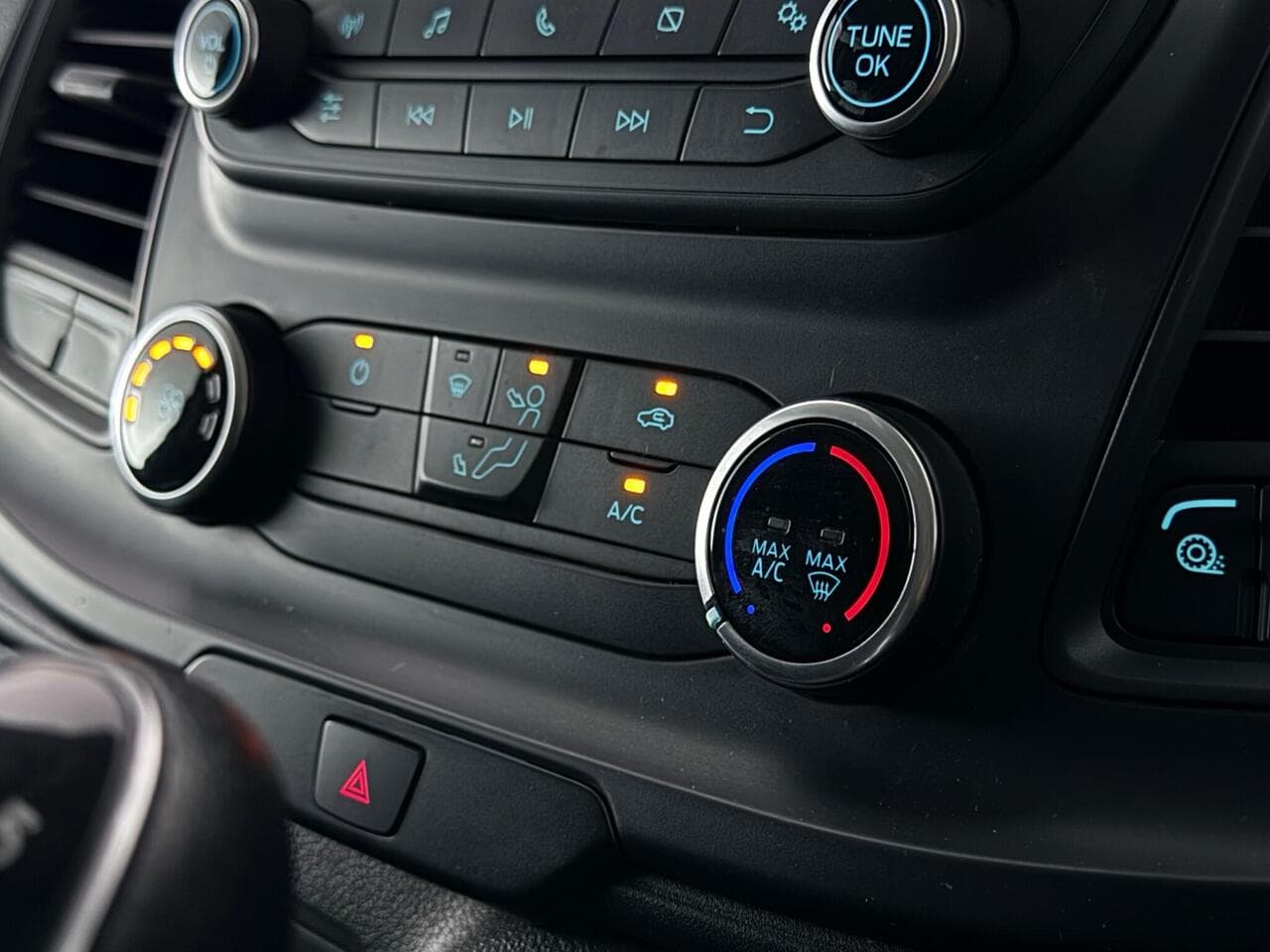 Ford Transit Custom thumbnail Misc Controls