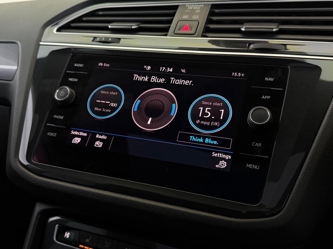 Volkswagen Tiguan thumbnail Infotainment System