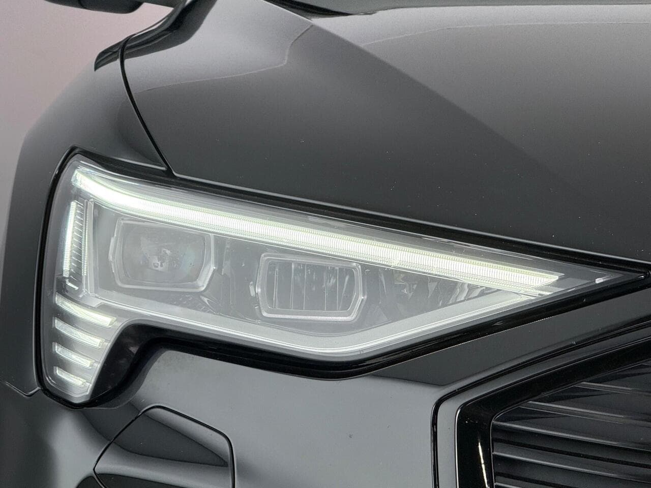 Audi e-tron thumbnail Lights Front
