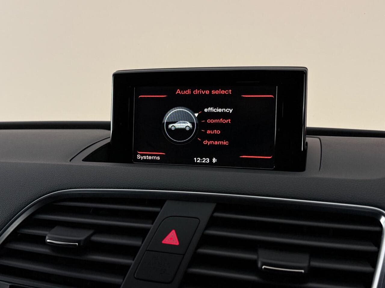 Audi Q3 thumbnail Infotainment System