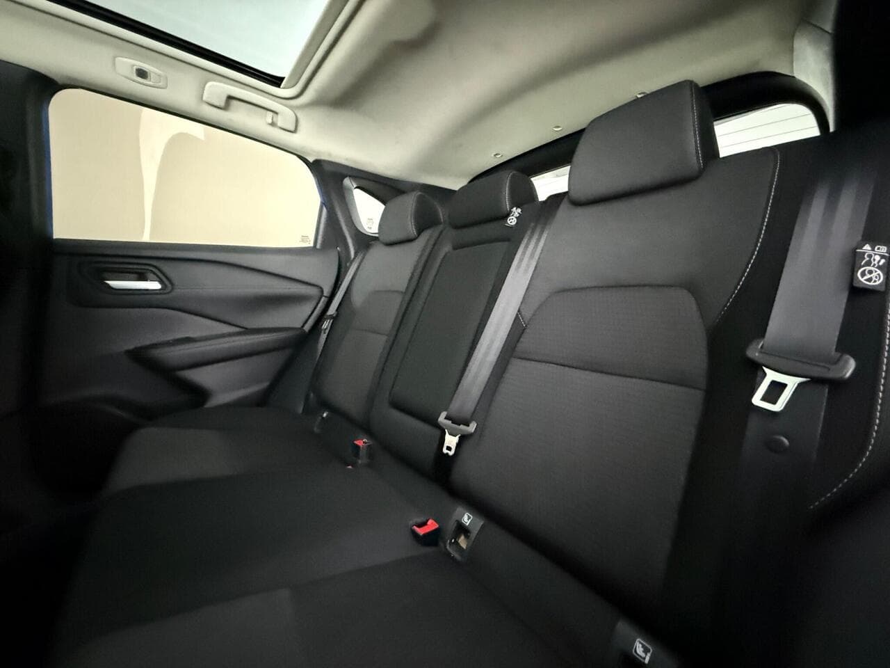 Nissan Qashqai thumbnail Seats Rear