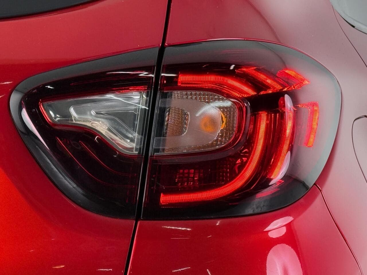 Renault Captur thumbnail Lights Front