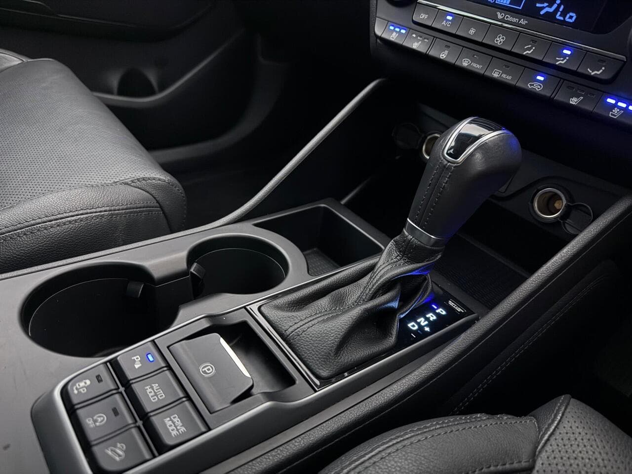 Hyundai TUCSON thumbnail Interior Front