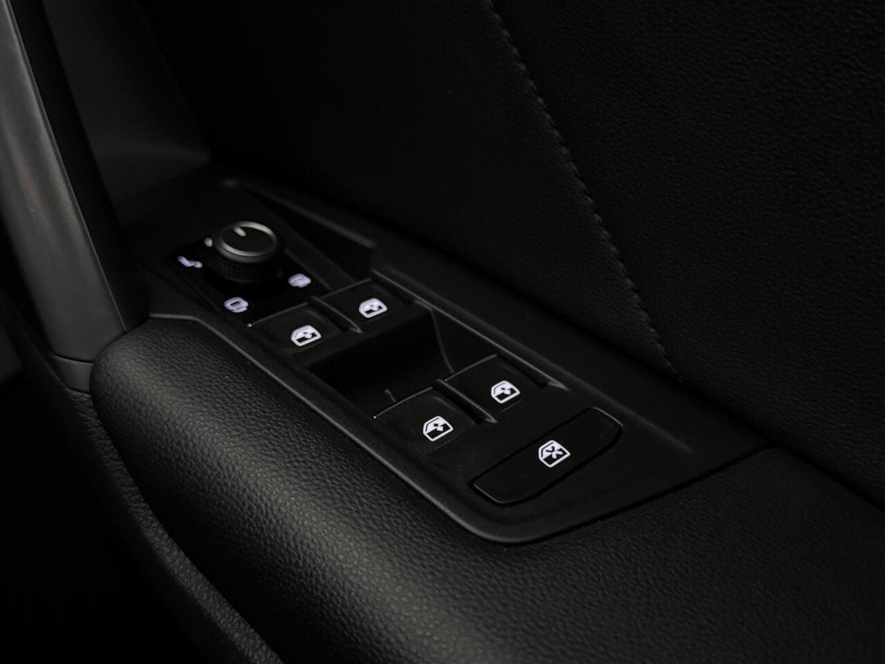 Volkswagen Tiguan thumbnail Misc Controls