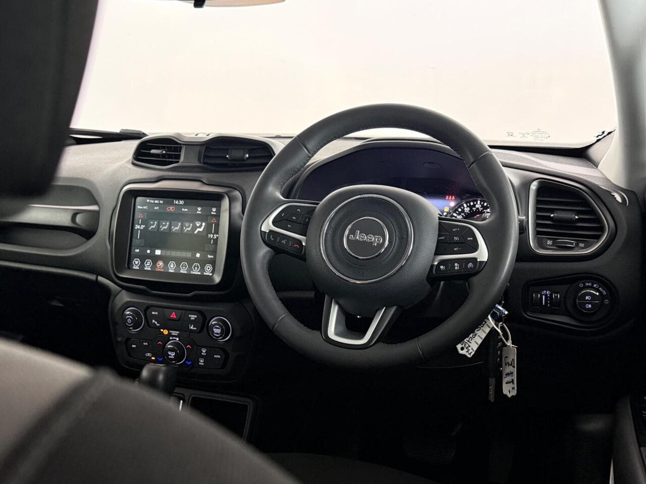 Jeep Renegade thumbnail Steering Wheel