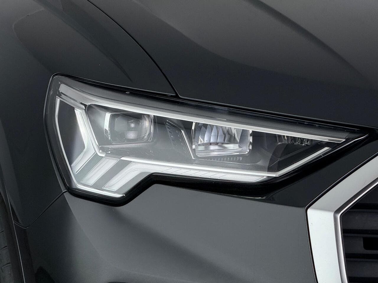 Audi Q3 thumbnail Lights Front