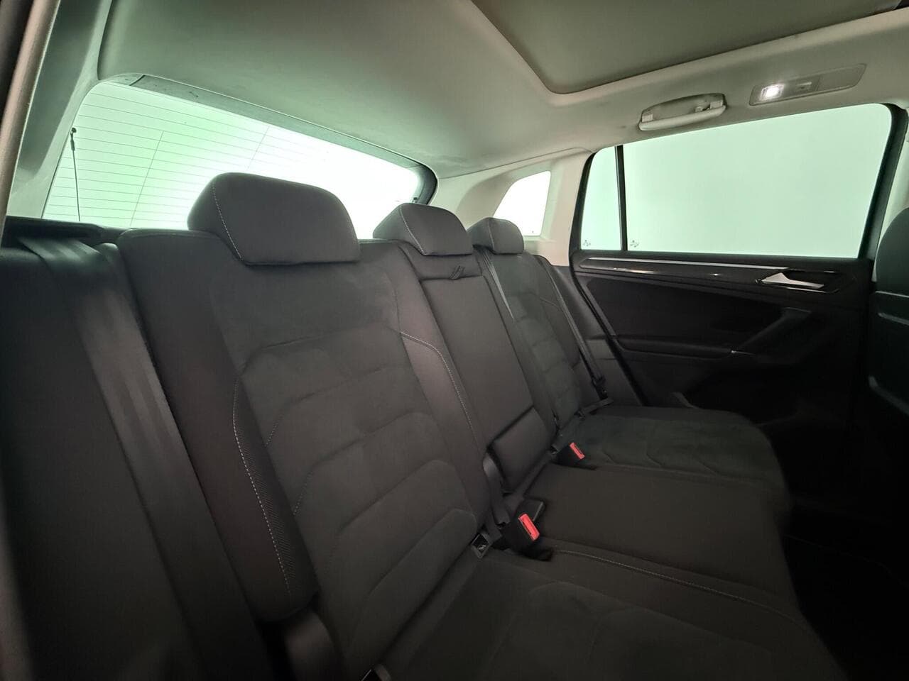Volkswagen Tiguan thumbnail Seats Rear
