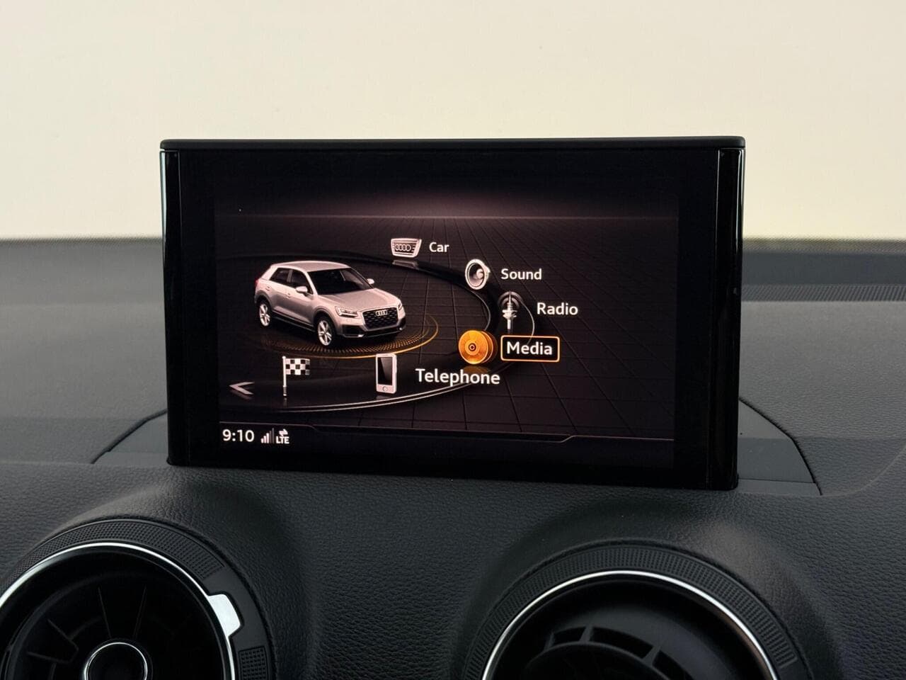 Audi Q2 thumbnail Infotainment System