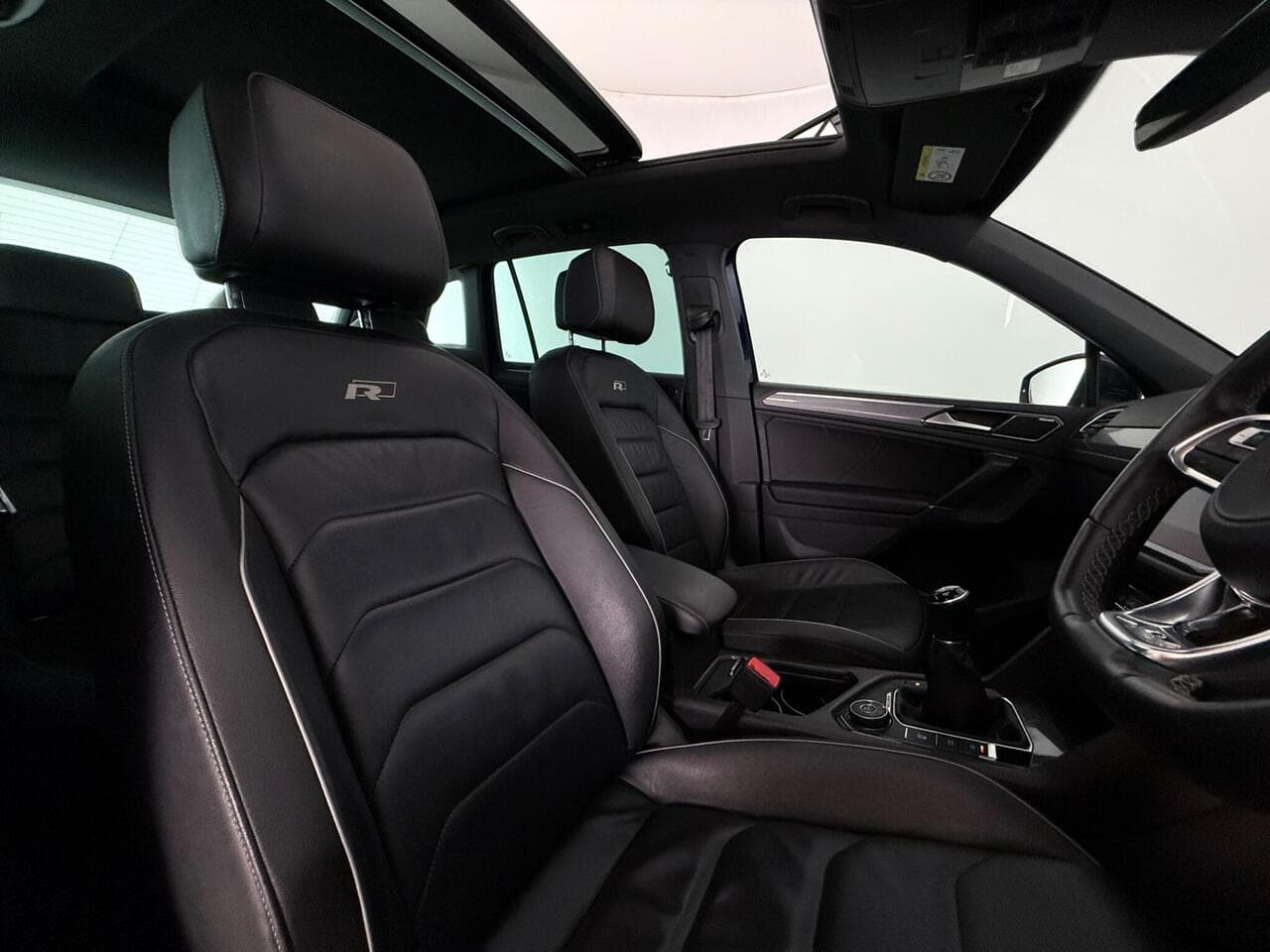 Volkswagen Tiguan thumbnail Seat Driver