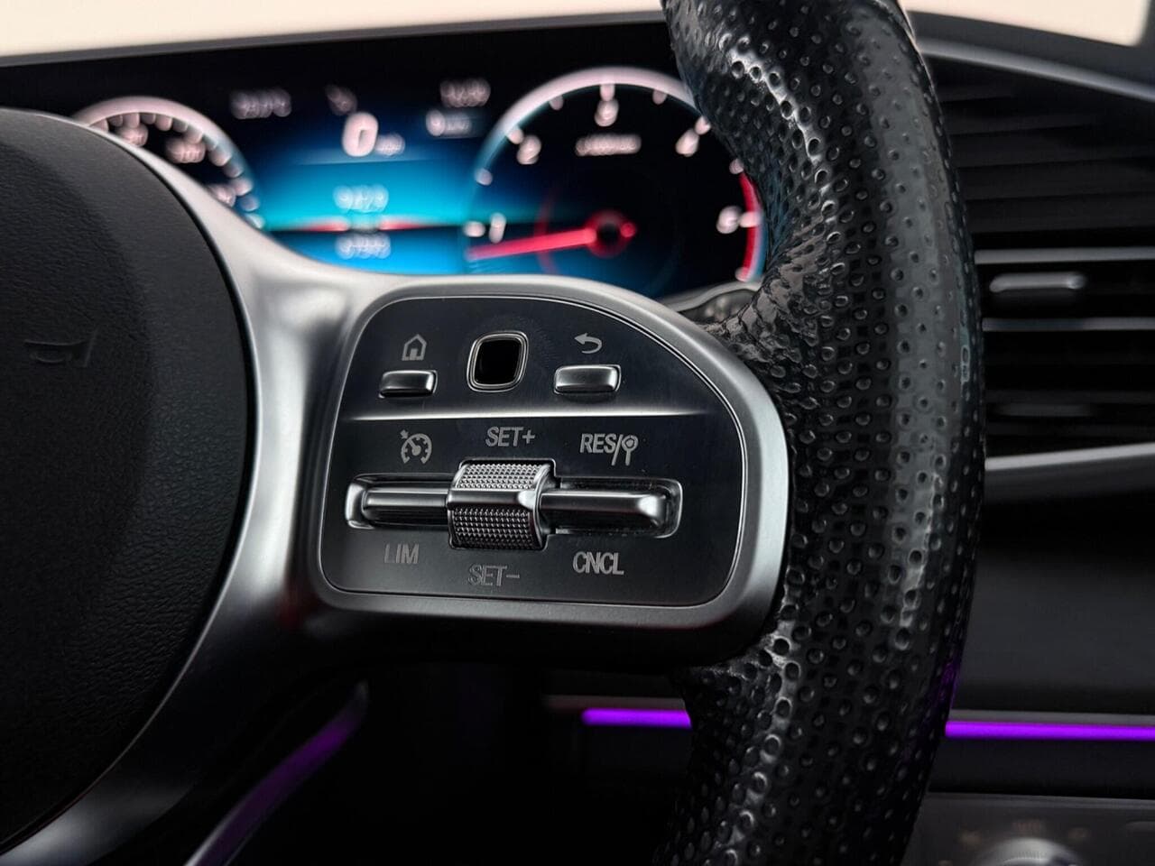Mercedes-Benz GLE thumbnail Misc Controls