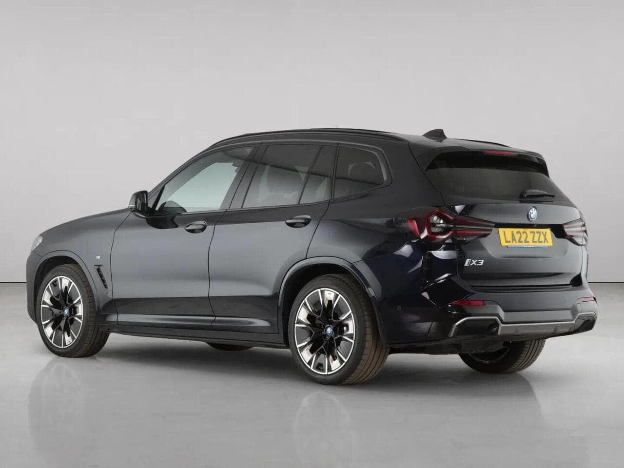 BMW iX3 thumbnail Rear Left