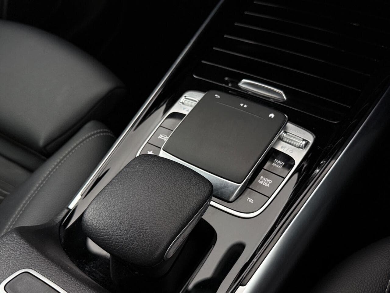 Mercedes-Benz B Class thumbnail Interior Front