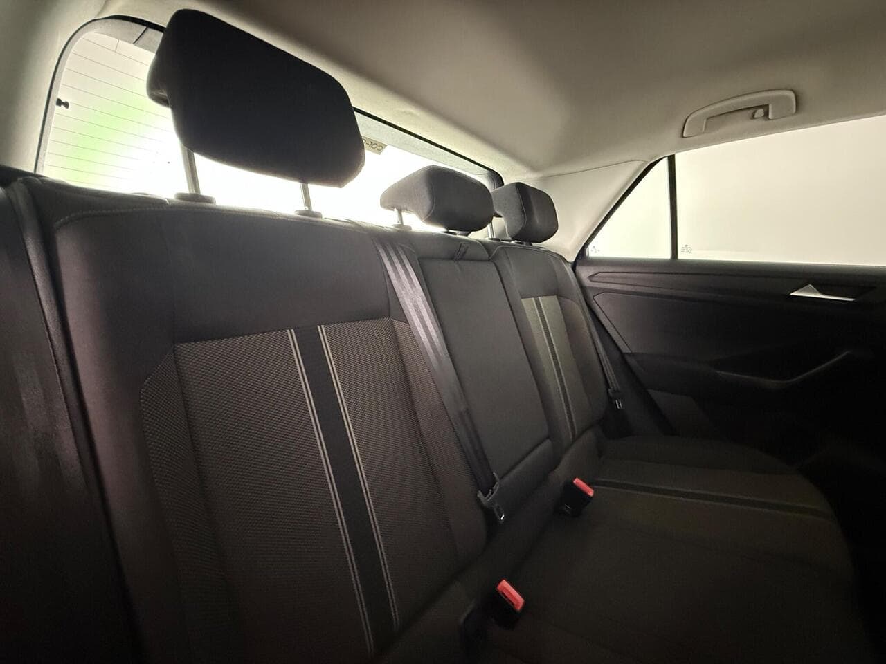 Volkswagen T-Roc thumbnail Seats Rear