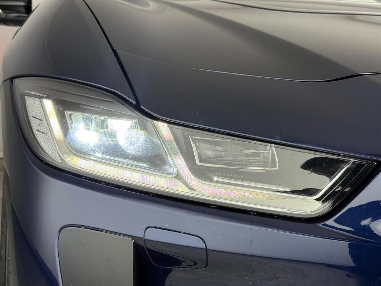 Jaguar I-PACE thumbnail Lights Front