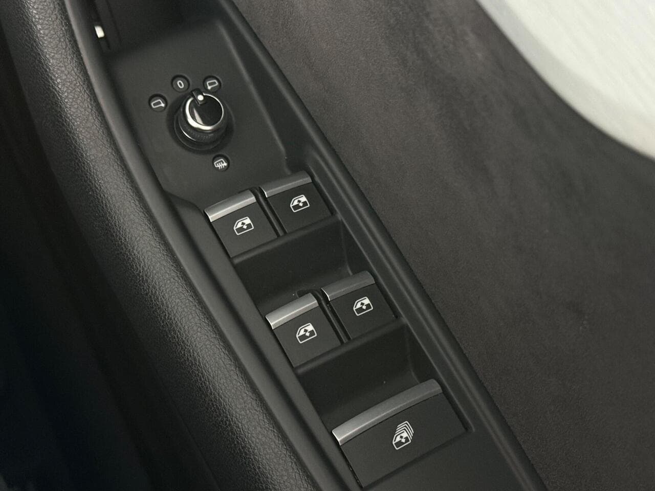 Audi A5 Cabriolet thumbnail Misc Controls