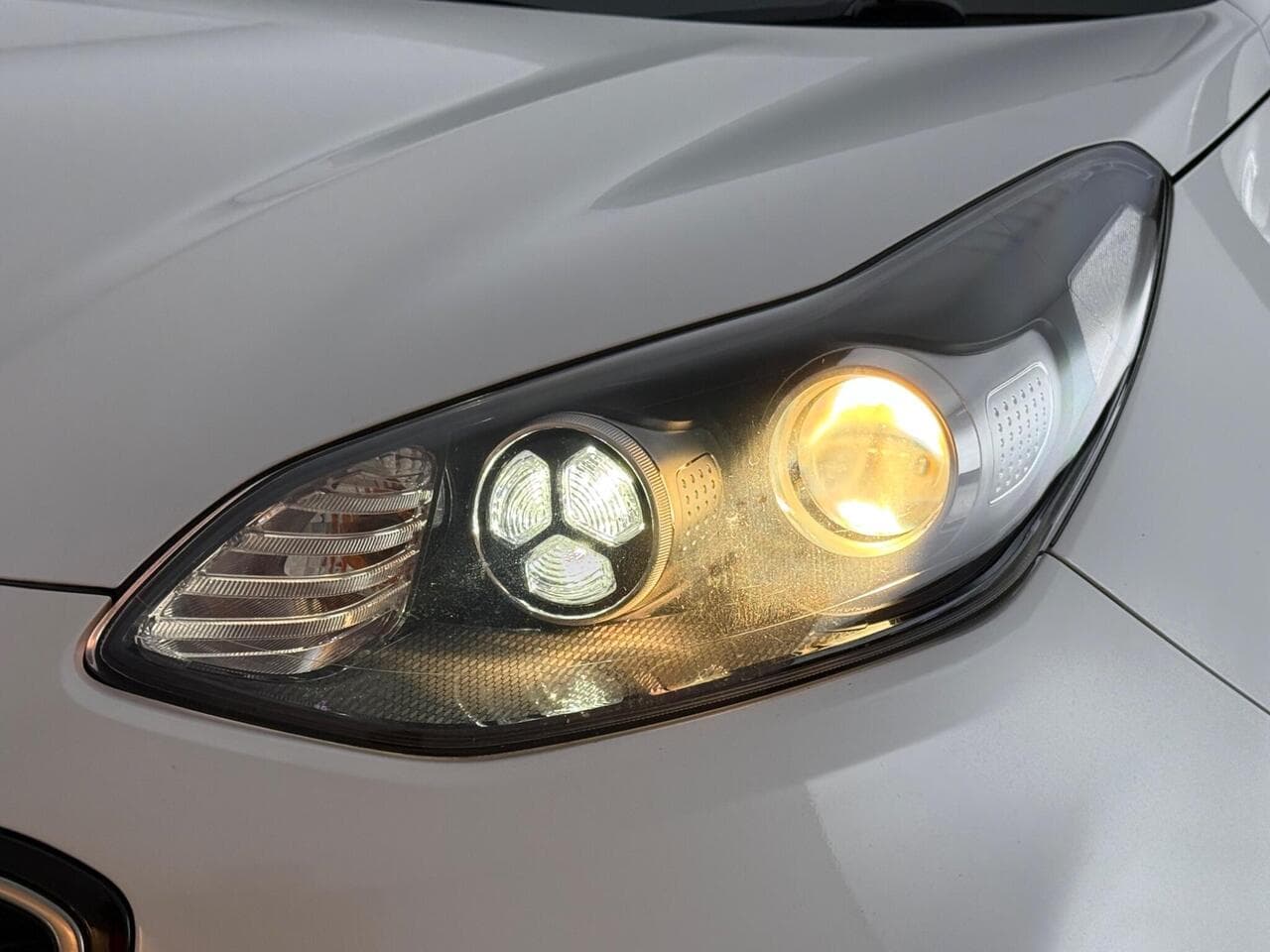Kia Sportage thumbnail Lights Front