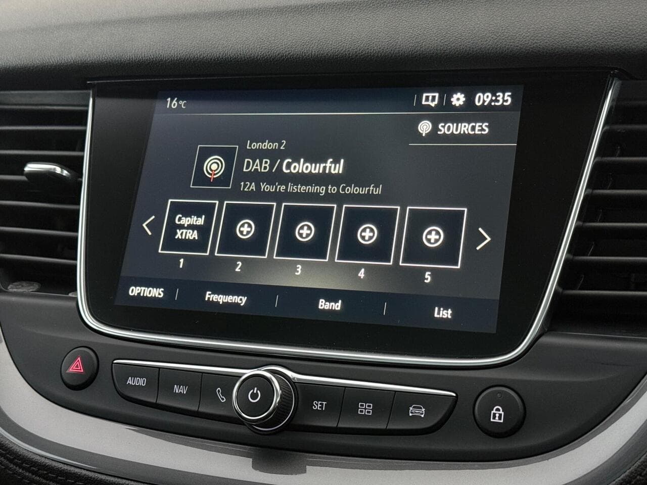 Vauxhall Grandland X thumbnail Infotainment System