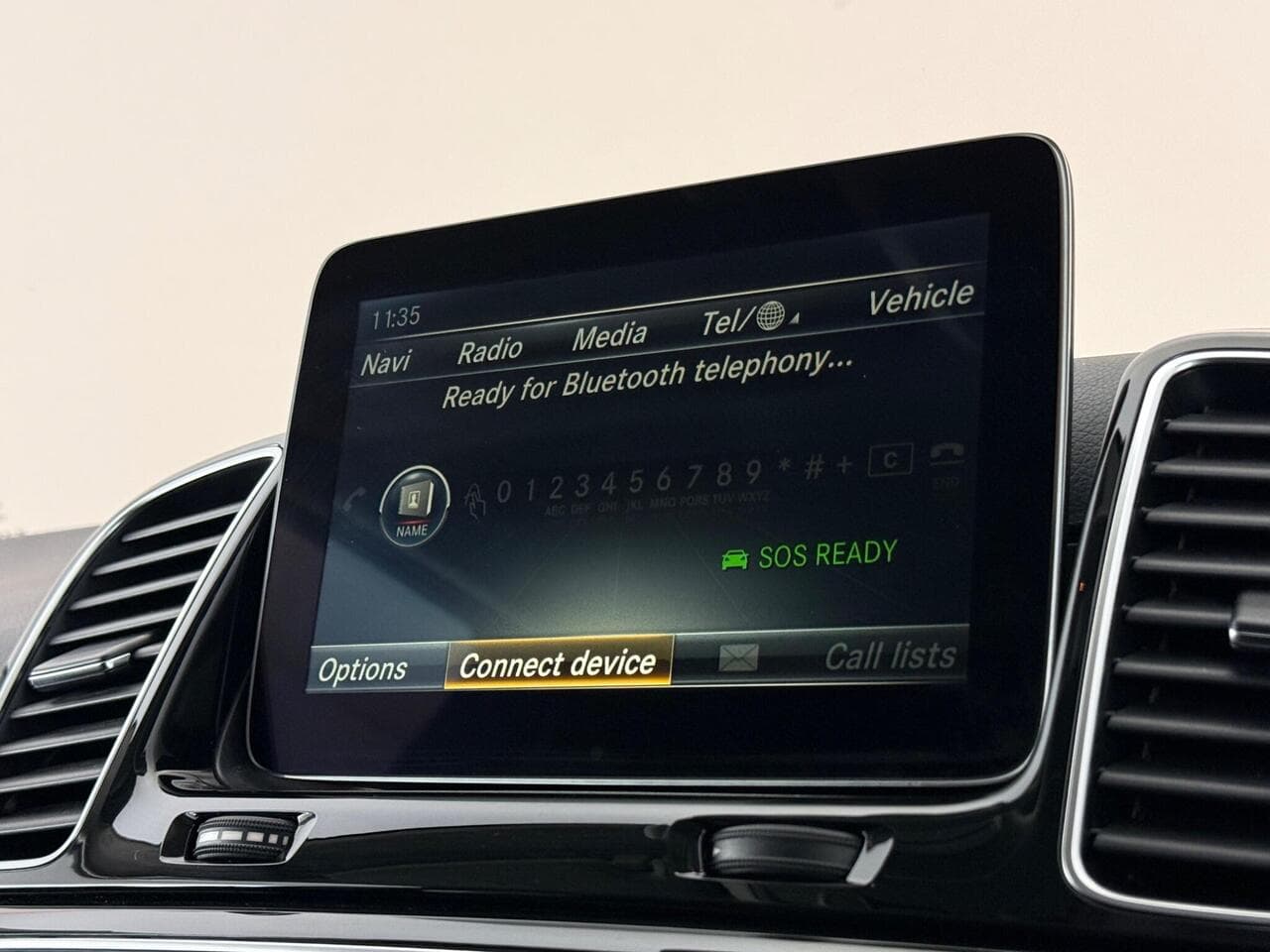 Mercedes-Benz GLE thumbnail Infotainment System
