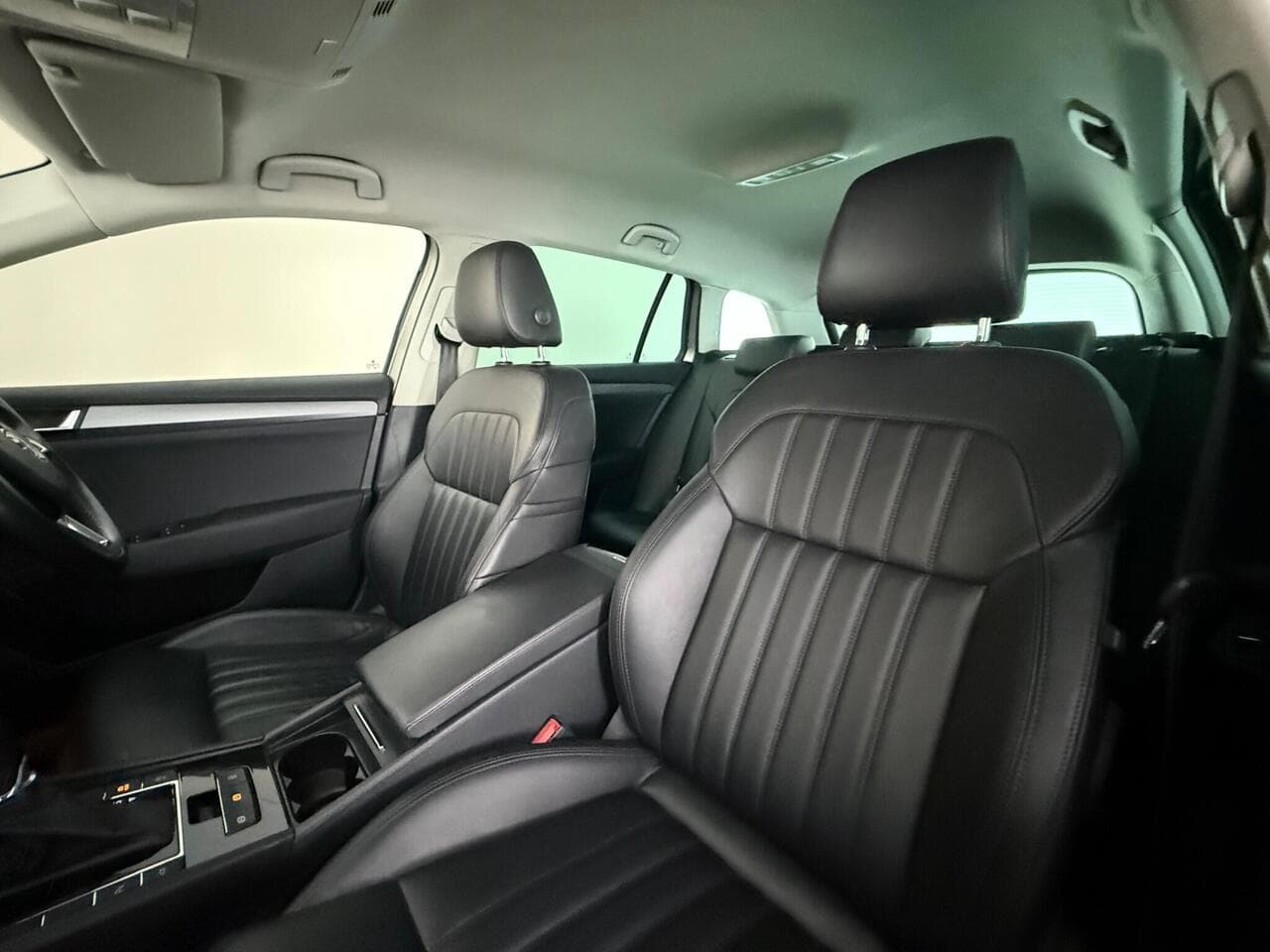 Skoda Superb thumbnail Seat Front Passenger