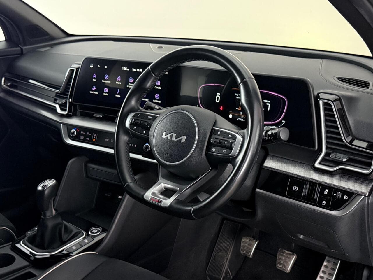 Kia Sportage thumbnail Interior Front
