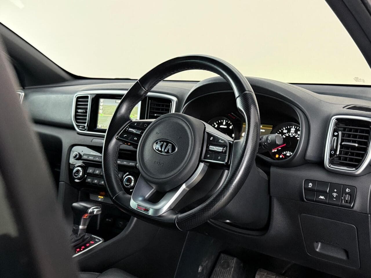 Kia Sportage thumbnail Interior Front