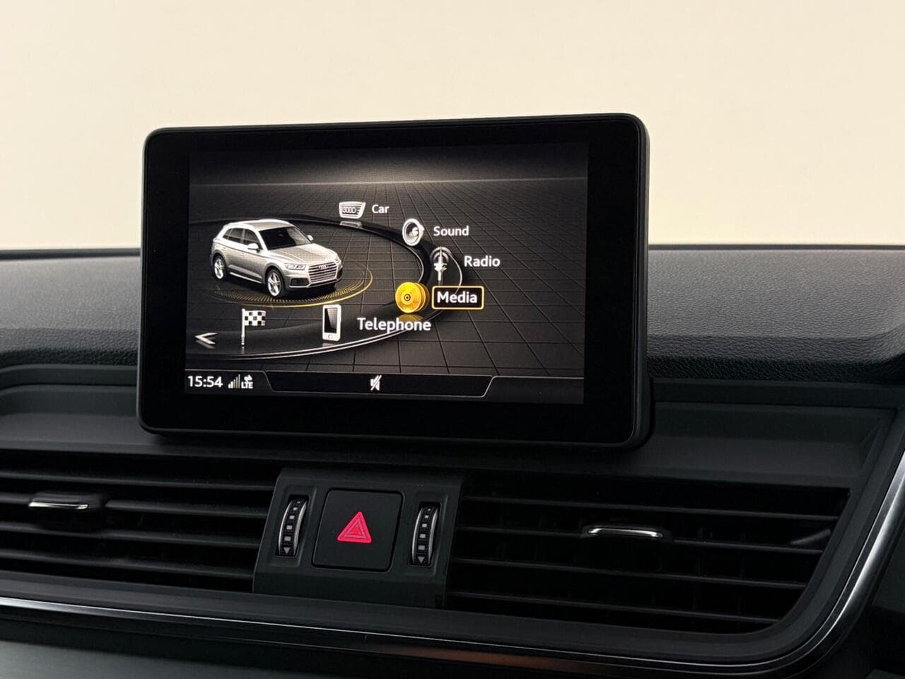 Audi Q5 thumbnail Infotainment System