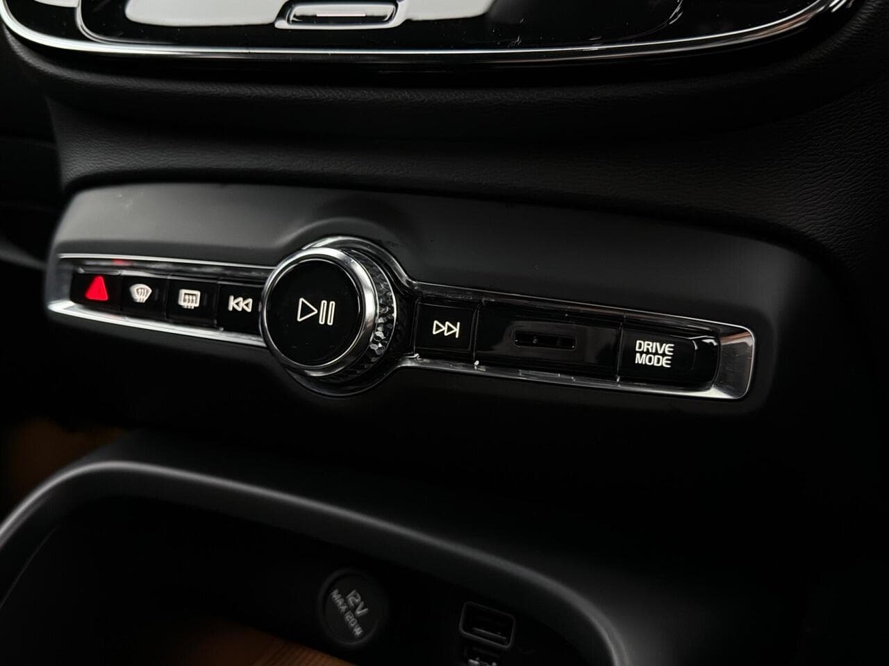 Volvo XC40 thumbnail Misc Controls